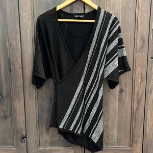 Le chateau p/a kimono style sweater. Like new condition!!